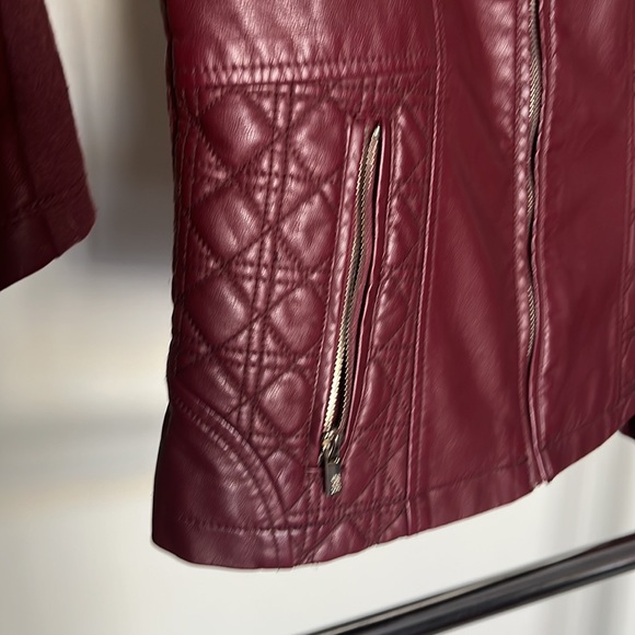 Red leather jacket. - Picture 4 of 8